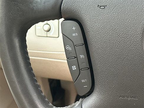 Used 2011 Cadillac DTS Luxury image 24