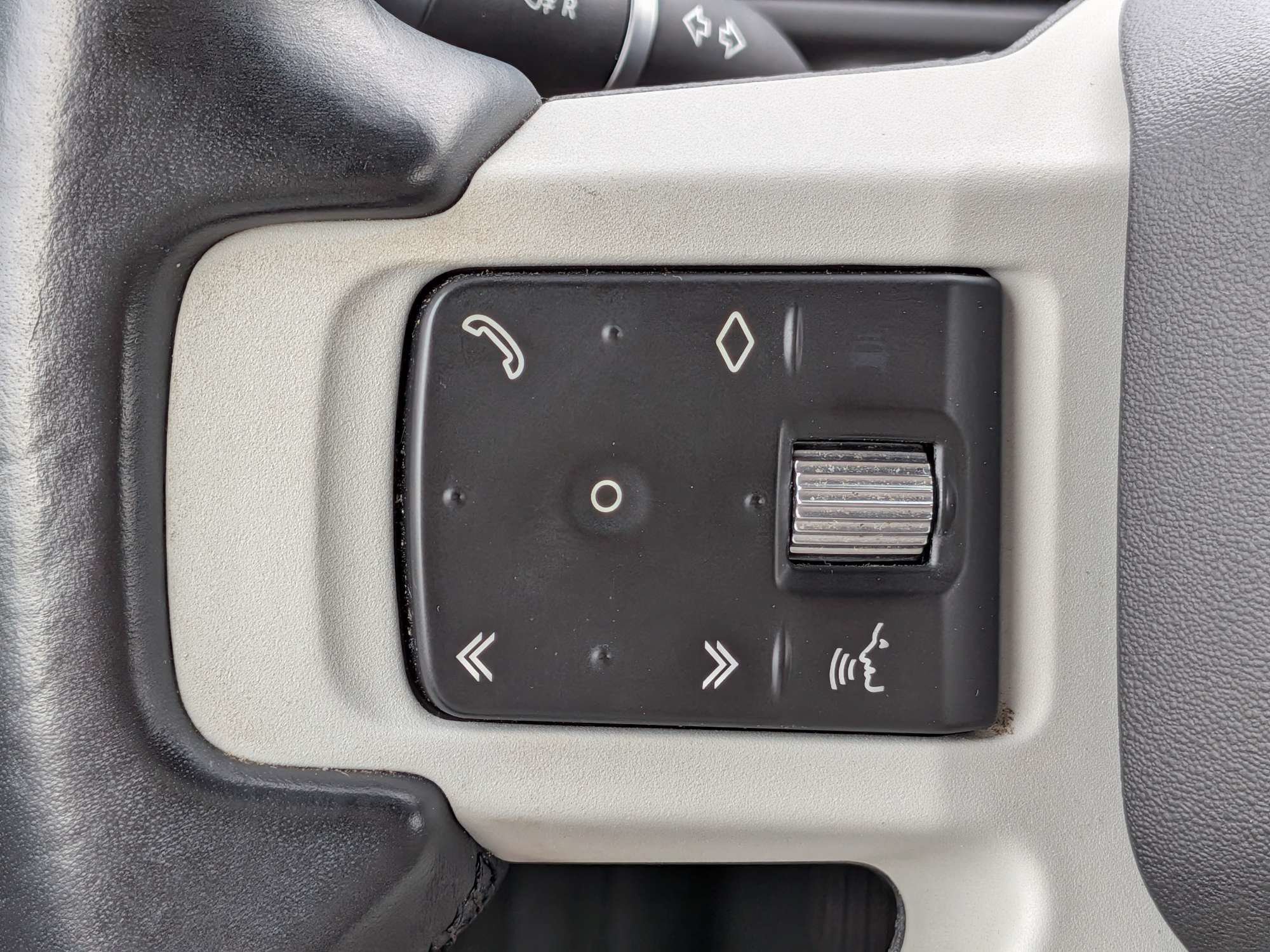 Used 2021 Land Rover Defender 110 SE AWD/4WD image 23