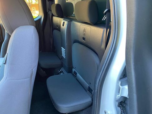 Used 2022 Nissan Frontier S AWD/4WD image 35