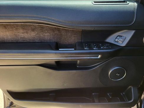 Used 2021 Ford Expedition Limited image 18
