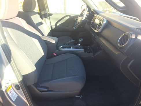 Used 2017 Toyota Tacoma TRD Sport image 30