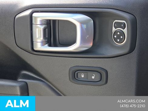 Used 2025 Jeep Wrangler Unlimited Sport AWD/4WD image 31