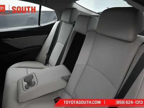 Used 2025 Toyota Camry XLE AWD/4WD image 24