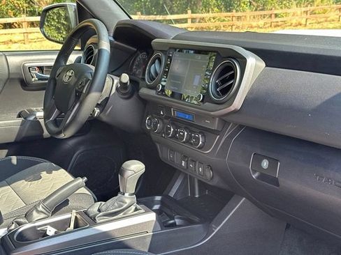 Used 2022 Toyota Tacoma TRD Sport w/ Black Out Package (TMS) AWD/4WD image 5