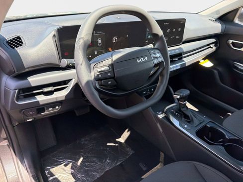 New 2026 Kia K4 FWD image 18