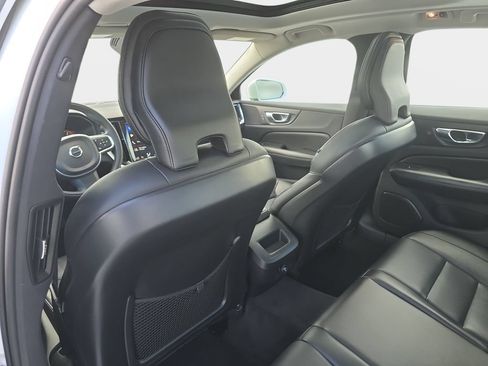 Used 2020 Volvo S60 T5 Momentum FWD image 12