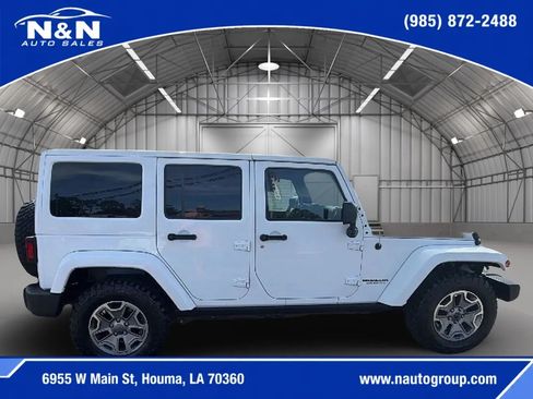 Used 2015 Jeep Wrangler Unlimited Rubicon w/ Connectivity Group AWD/4WD image 6