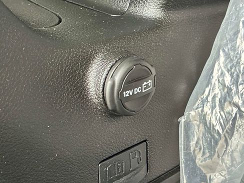 Used 2024 Jeep Wrangler Unlimited image 13