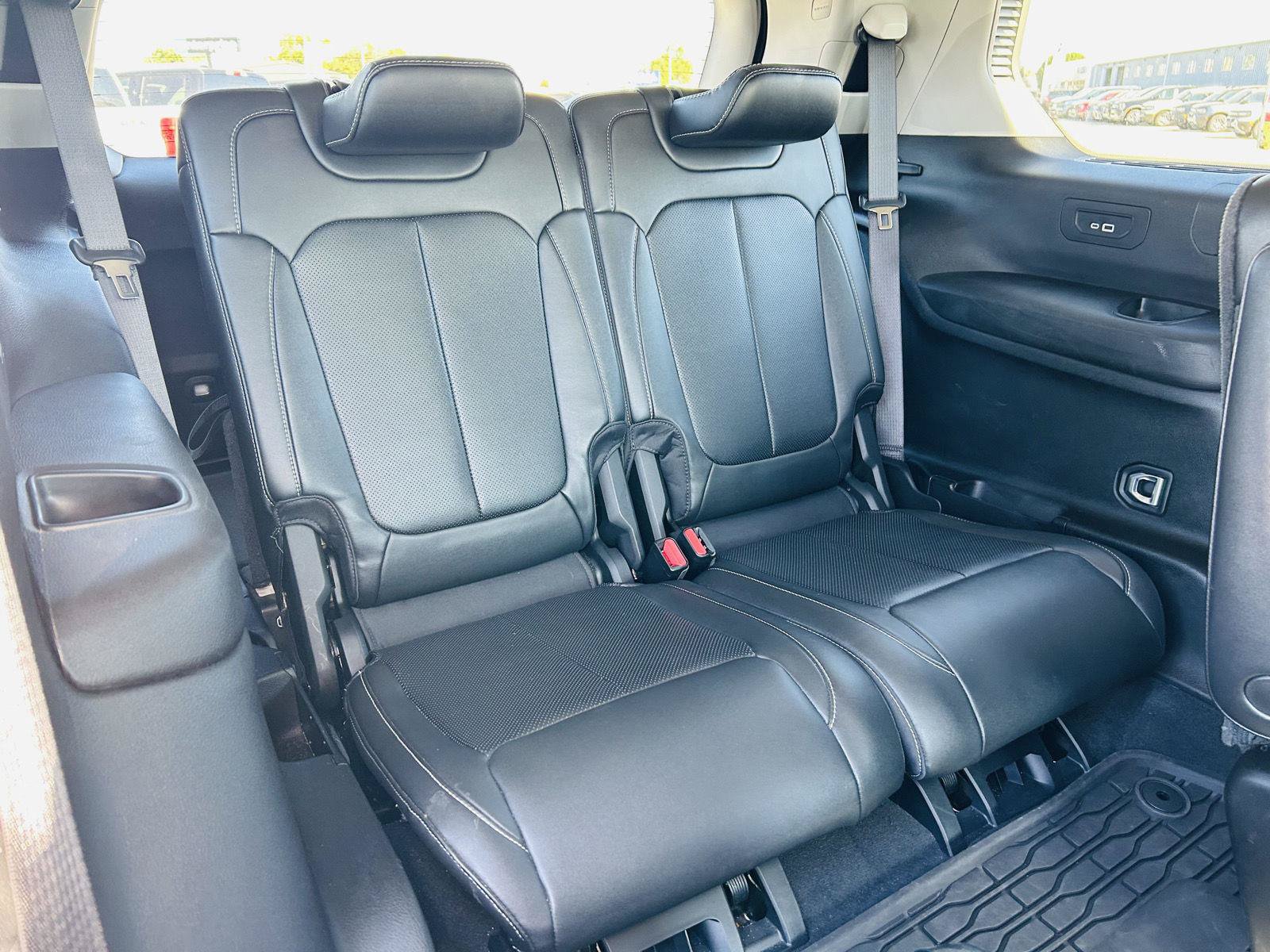 Used 2023 Jeep Grand Cherokee L Limited w/ Luxury Tech Group II AWD/4WD image 39