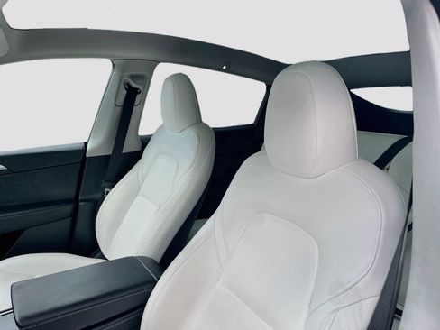 Used 2024 Tesla Model Y Long Range RWD image 21
