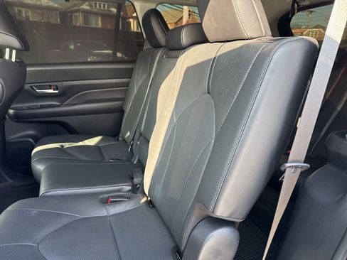 Used 2024 Toyota Grand Highlander Limited image 29