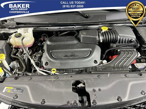 Used 2021 Chrysler Pacifica Limited w/ Uconnect Theater Family Group image 31