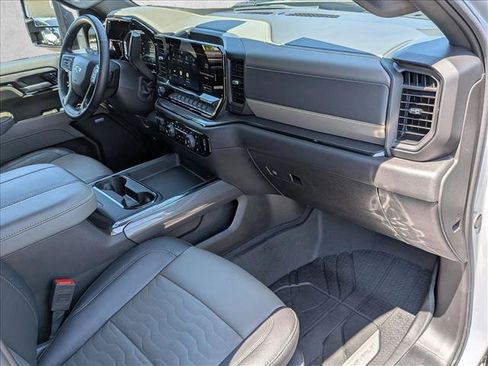 Used 2025 Chevrolet Silverado 2500 ZR2 AWD/4WD image 22