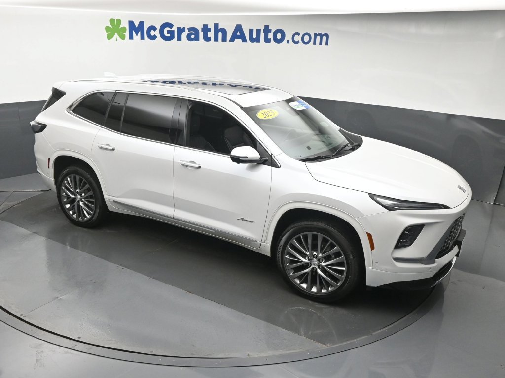 Used 2025 Buick Enclave Avenir w/ Super Cruise Package AWD/4WD image 3