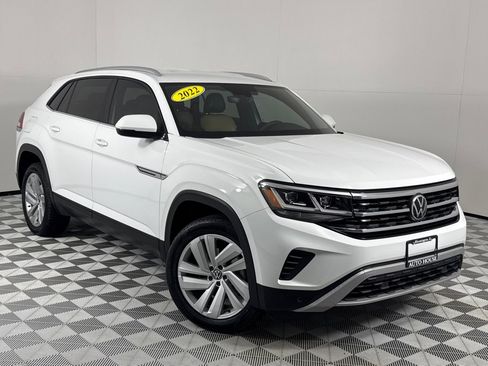 Used 2022 Volkswagen Atlas Cross Sport SE image 2