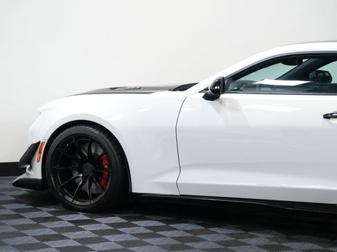 Used 2018 Chevrolet Camaro ZL1 RWD image 21