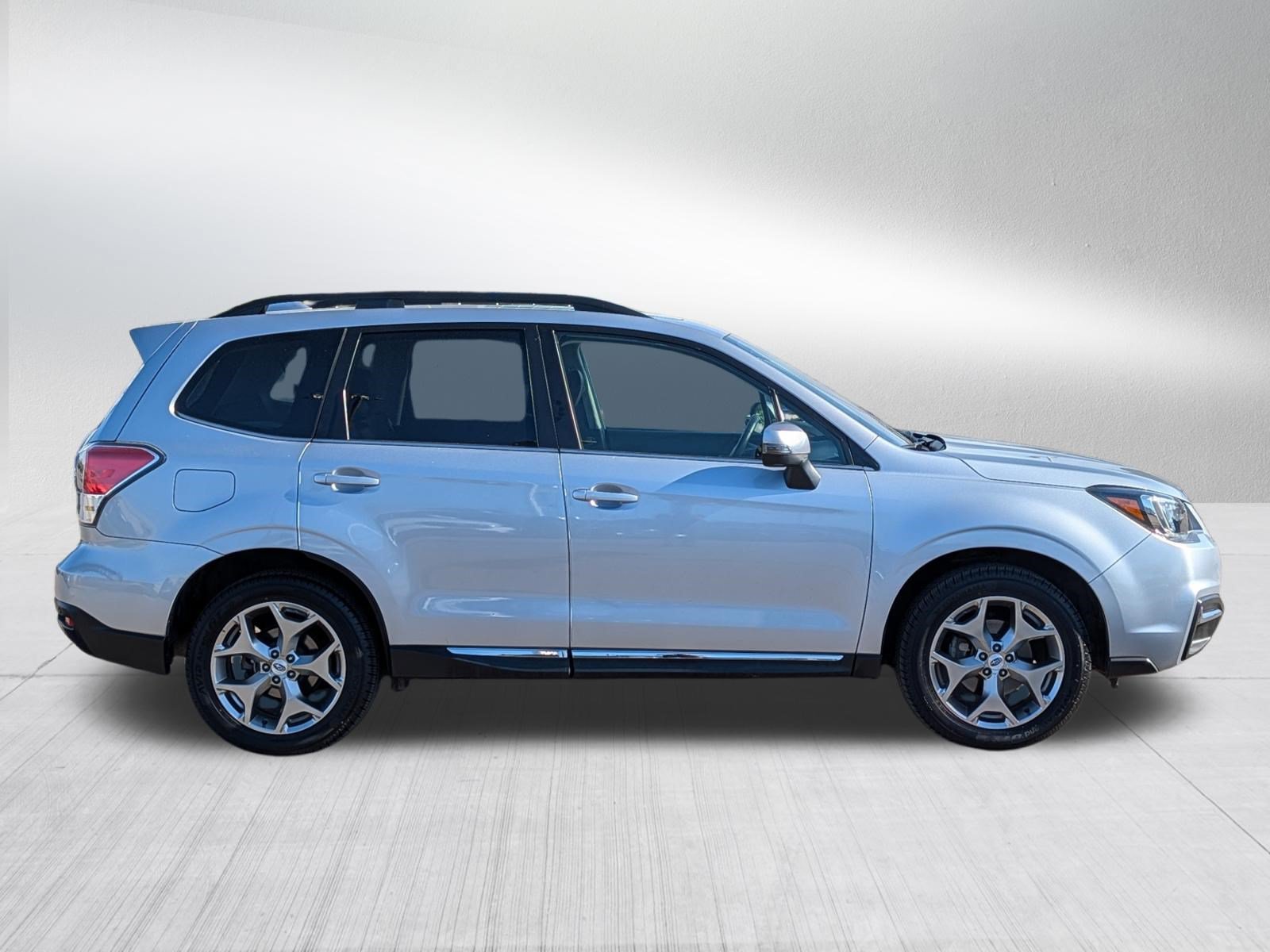 Used 2017 Subaru Forester 2.5i Touring AWD/4WD image 8