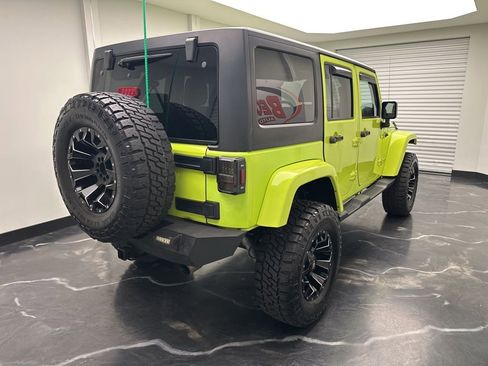 Used 2016 Jeep Wrangler Unlimited Sahara w/ Connectivity Group AWD/4WD image 3