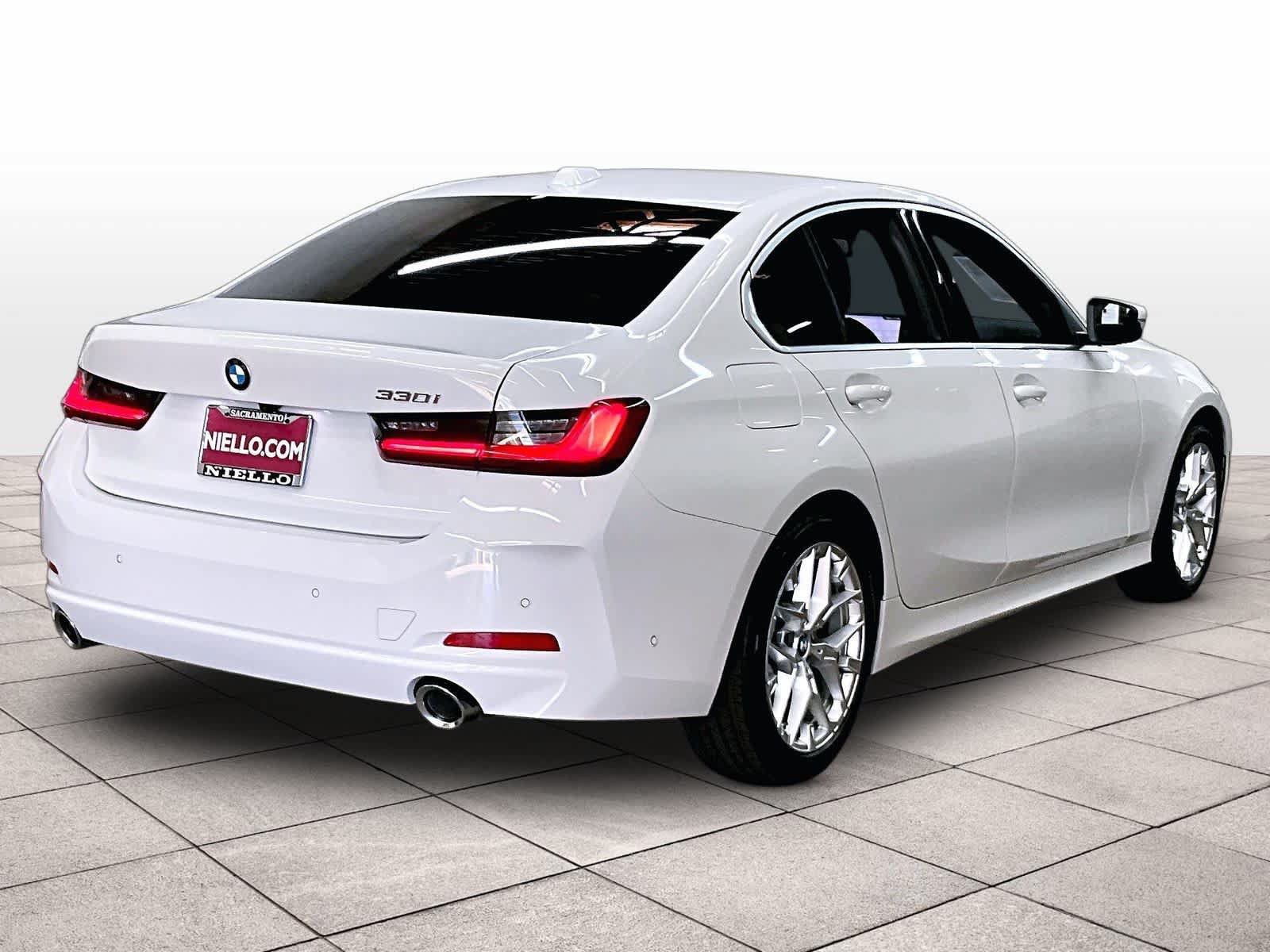 Used 2025 BMW 330i Sedan w/ Convenience Package RWD image 17