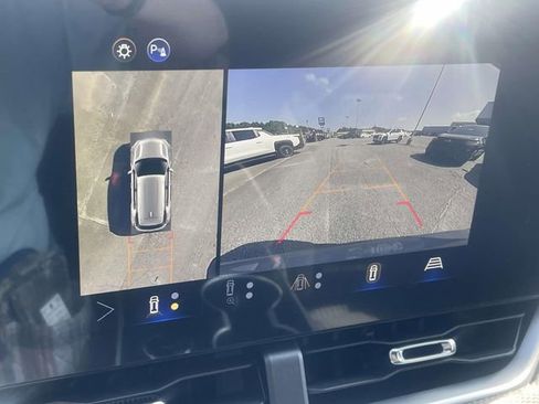 New 2026 Chevrolet Equinox LT w/ Safety and Technology Package FWD image 16