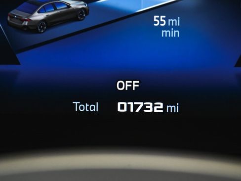 Used 2025 BMW i5 M60 w/ Executive Package image 27