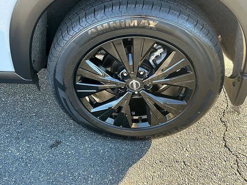 Used 2023 Nissan Rogue SV w/ SV Premium B Package image 7