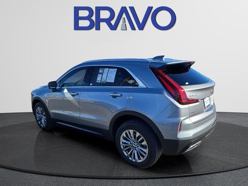 Used 2025 Cadillac XT4 Premium Luxury image 3