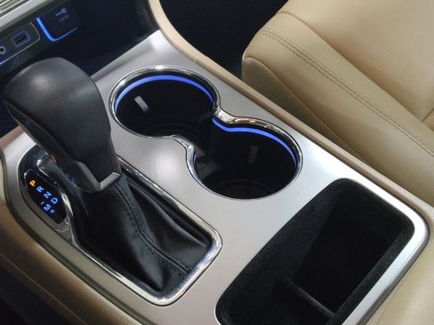 Used 2019 Jeep Grand Cherokee Limited image 26