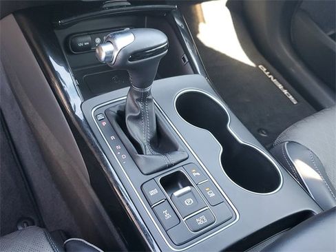 Used 2019 Kia Sorento SX image 31
