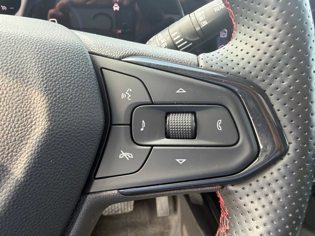 Used 2024 Chevrolet Trax RS w/ Sunroof Package FWD image 25