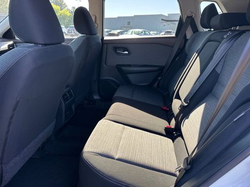 Used 2023 Nissan Rogue SV FWD image 8