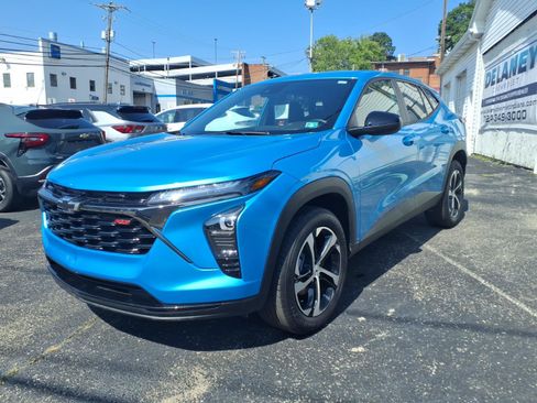 Certified 2025 Chevrolet Trax RS FWD image 8