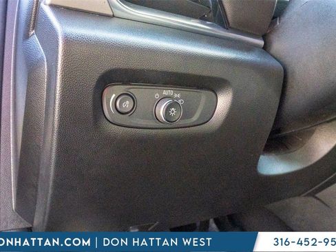 Used 2023 Chevrolet Traverse LT image 17