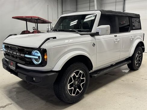 Used 2021 Ford Bronco Outer Banks AWD/4WD image 3