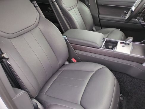 New 2025 Land Rover Range Rover Long Wheelbase SE image 22