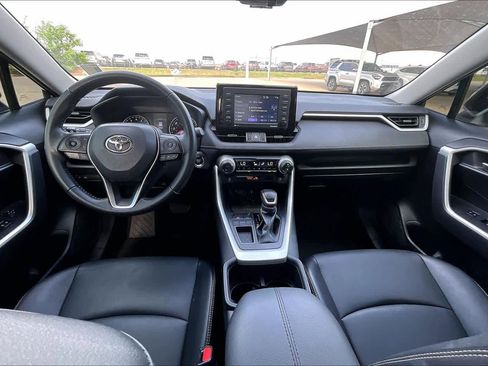 Used 2022 Toyota RAV4 XLE Premium image 15
