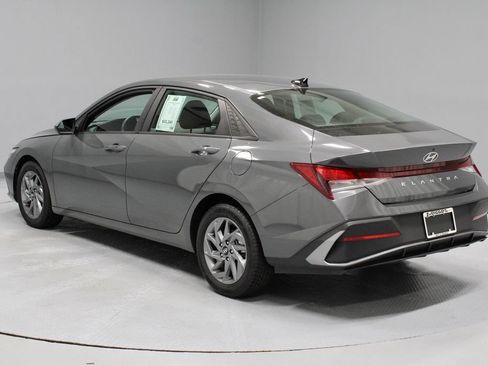 Used 2024 Hyundai Elantra SEL FWD image 11