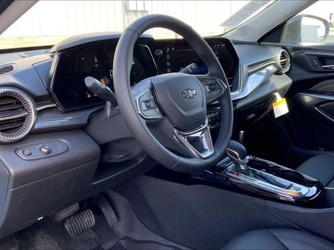 New 2026 Chevrolet Trax ACTIV w/ Sunroof Package FWD image 7