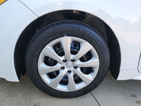 Used 2025 Toyota Corolla LE image 29