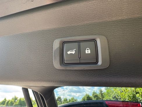 New 2025 Mitsubishi Outlander SE image 17