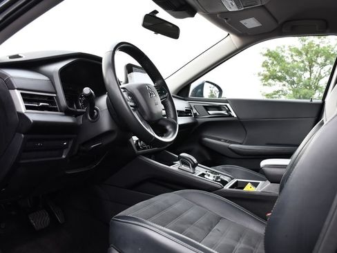 Used 2024 Mitsubishi Outlander SE AWD/4WD image 16