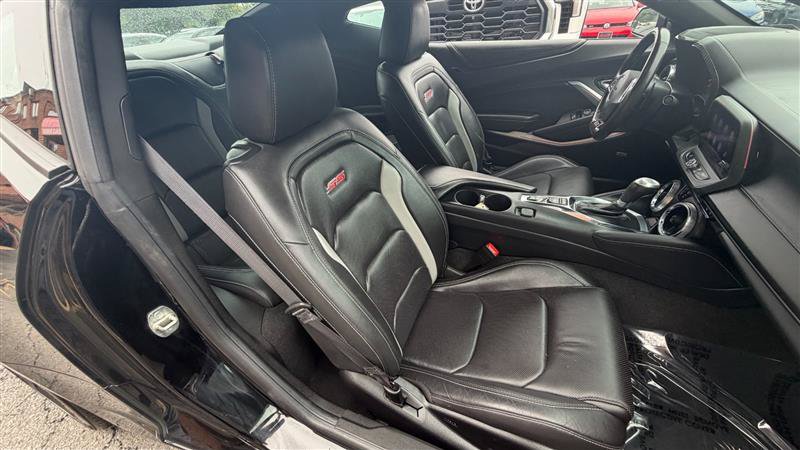 Used 2020 Chevrolet Camaro SS RWD image 8