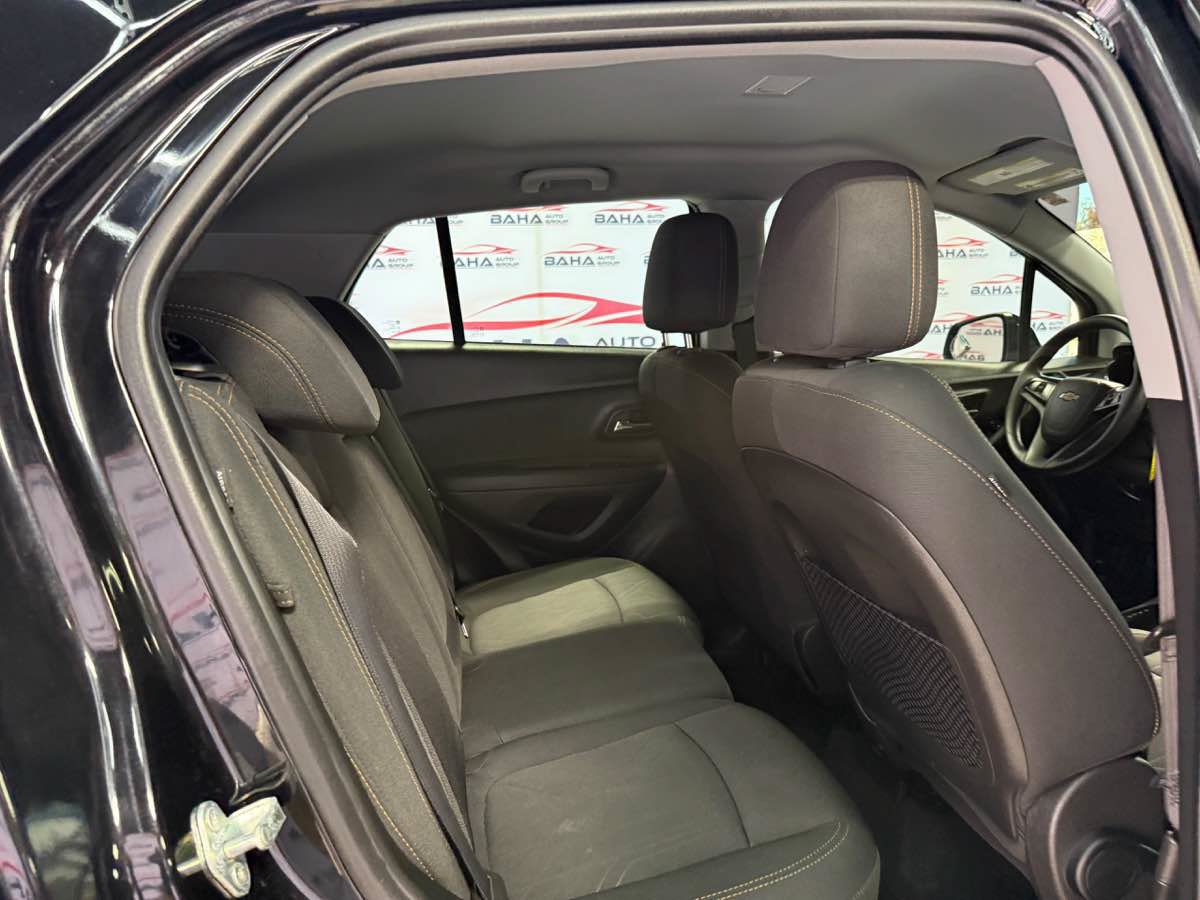 Used 2020 Chevrolet Trax LT AWD/4WD image 34