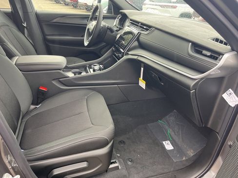 New 2025 Jeep Grand Cherokee 4WD image 11