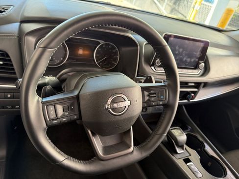 Used 2025 Nissan Rogue SV image 29