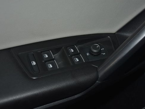 Used 2021 Volkswagen Tiguan SE w/ Panoramic Sunroof Package FWD image 27