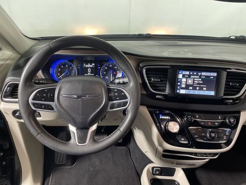 Used 2023 Chrysler Voyager LX image 12