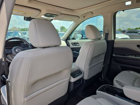 Used 2023 Nissan Pathfinder SL w/ SL Premium Package FWD image 16