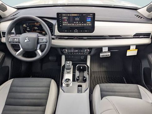 New 2026 Mitsubishi Outlander SE image 14