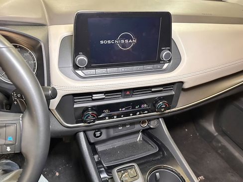 Used 2025 Nissan Rogue SV image 13